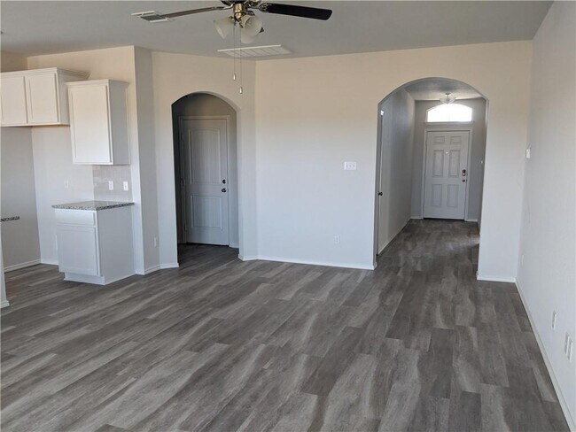 Building Photo - 119 Kyra Ln