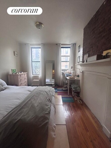 Building Photo - 536 W 47th St
