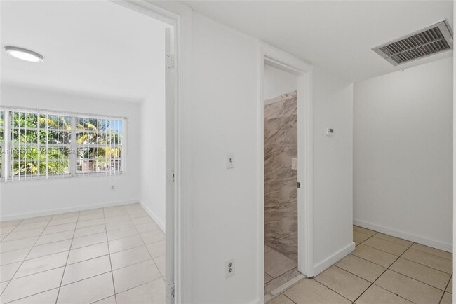 Building Photo - 624 NW 11th St