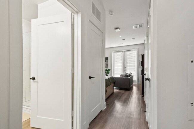 Building Photo - 4204 Greeley St