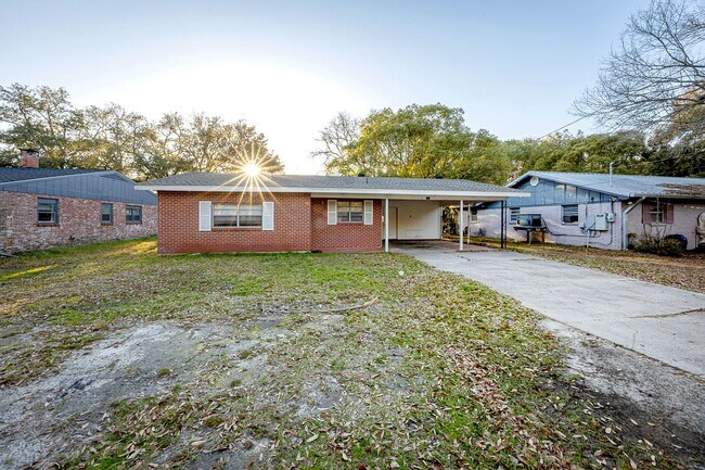 Building Photo - 3 Bed 2 Bath home in Pascagoula near the beach.