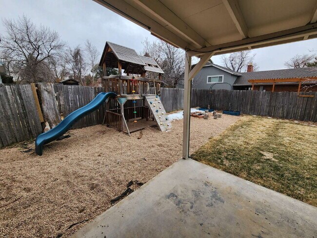 Building Photo - Spacious 5 Bed Home with Finished Basement, Multiple Living Areas & Private Backyard