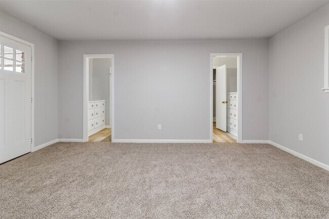 Building Photo - 2101 Lamar Dr