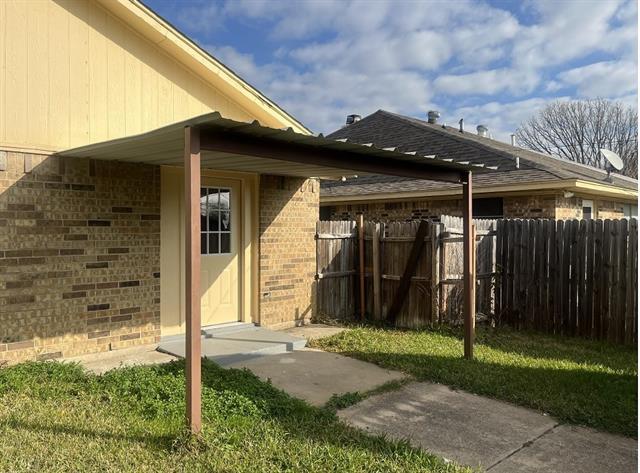 Building Photo - 215 Christina Pl