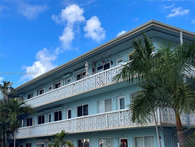 Building Photo - 455 Golden Isles Dr
