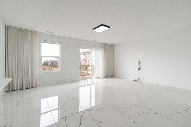 Building Photo - 667 W Hickory St