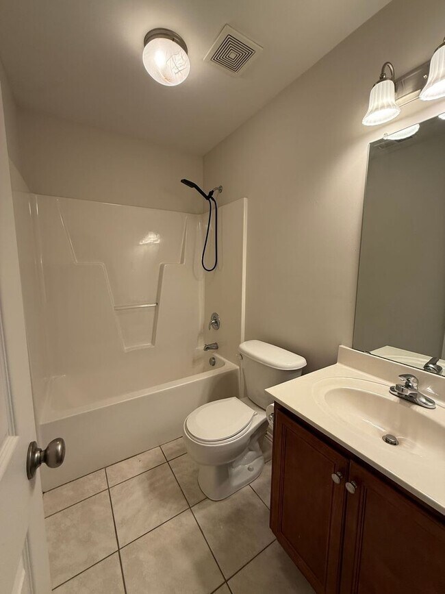 Building Photo - Cute 3 Bed 2.5 Bath Home with Bonus Room