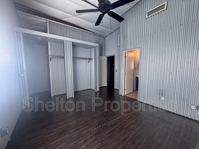 Building Photo - 2121 W Hayward Ave