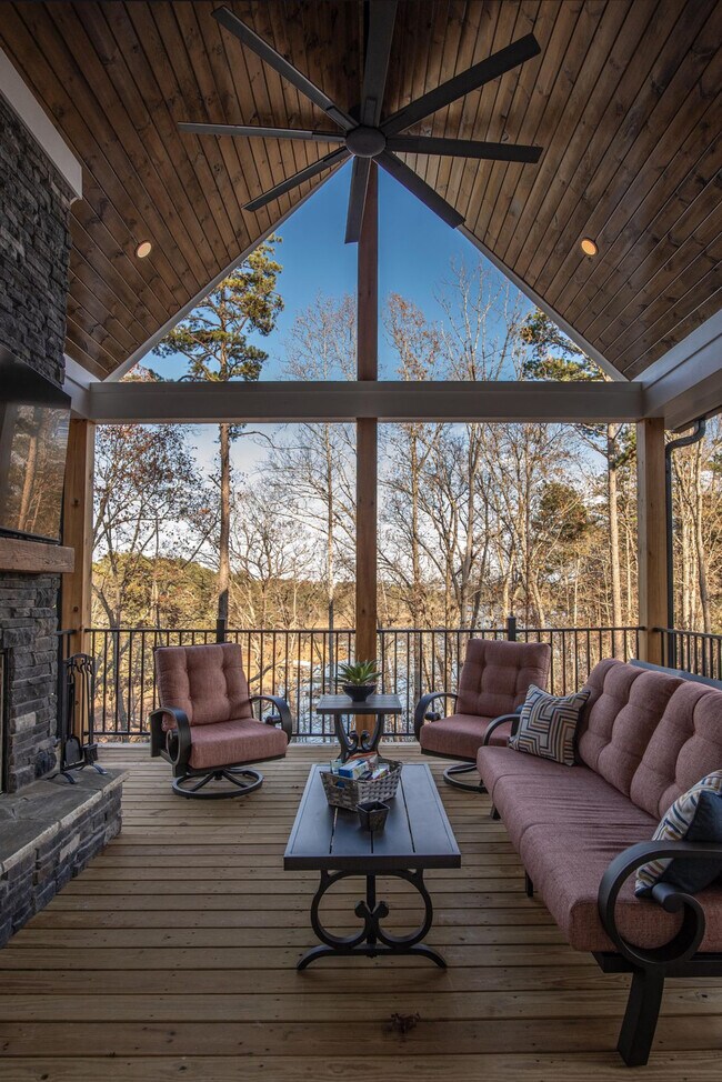 Building Photo - 533 Tom Cobb Dr