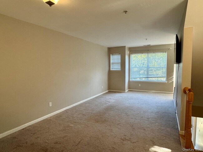 Building Photo - 25 Fairways Dr