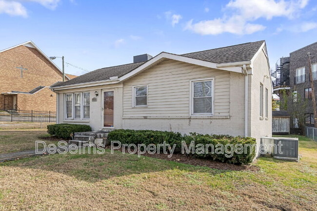 Building Photo - 802 Ramsey St