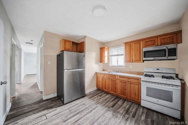 Building Photo - 110 2nd Ave