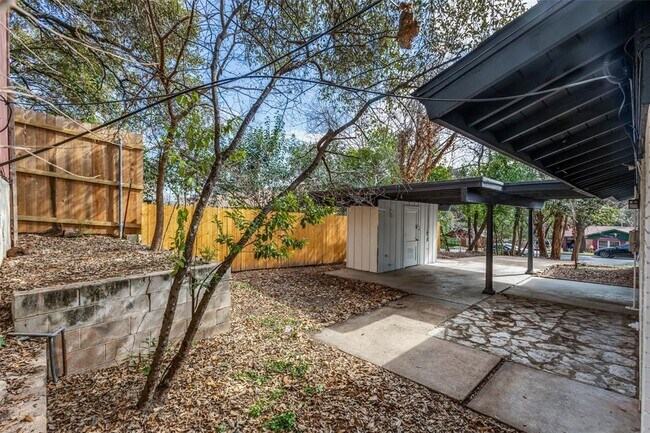 Building Photo - 400 Cherry Hill Dr