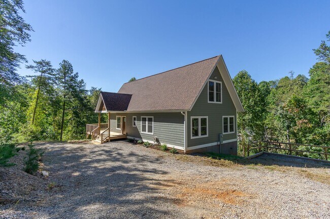 Building Photo - Candler Rental!