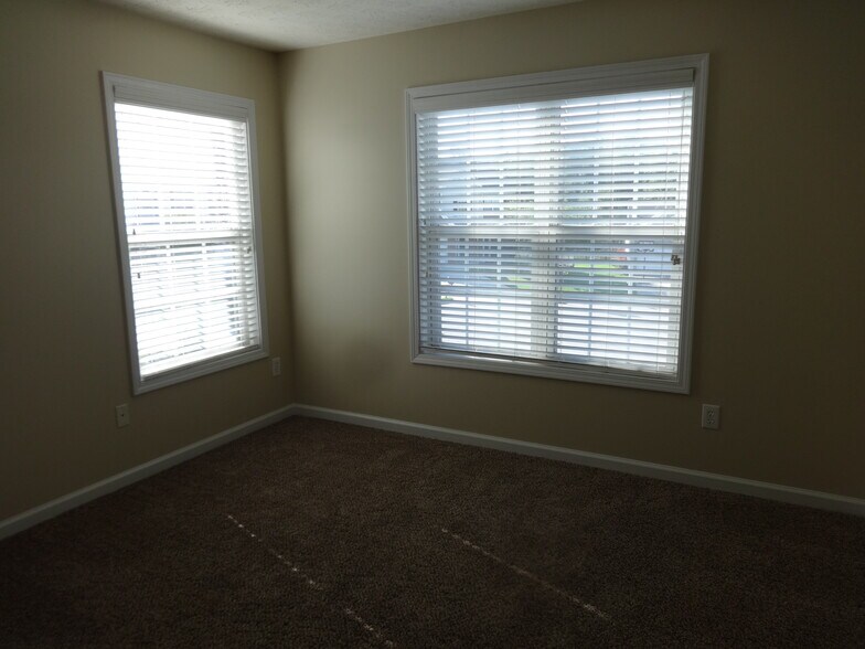 Building Photo - 834 Glen Abbey Dr