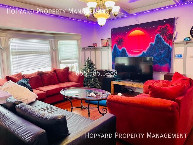 Building Photo - 737 S 11th St