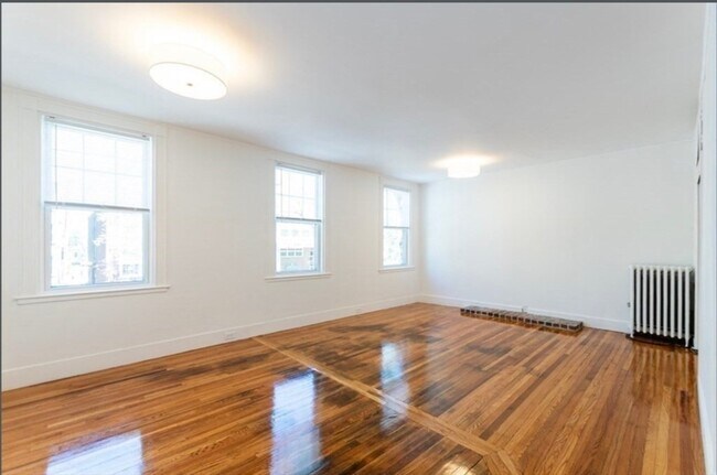 Building Photo - 859 E Broadway