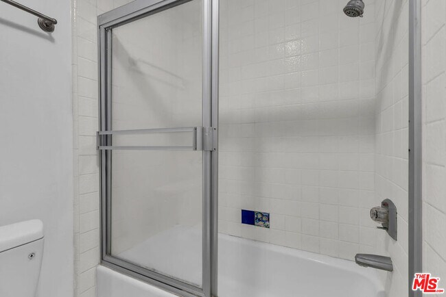 Building Photo - 8642 Gregory Wy