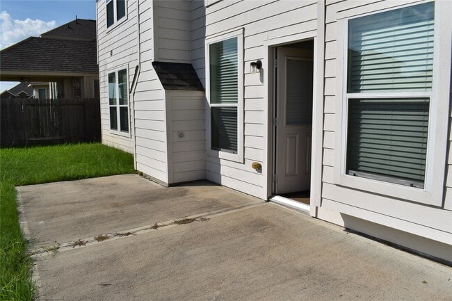 Building Photo - 24623 Forest Canopy Dr