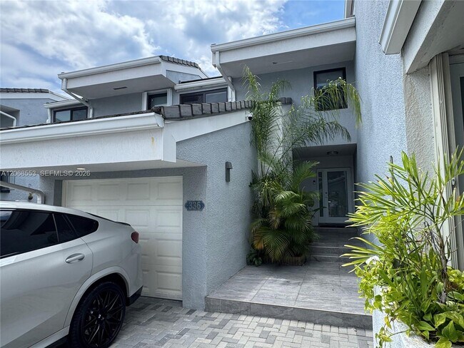 Building Photo - 336 Poinciana Island Dr
