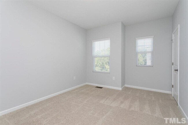 Building Photo - 3 Bedroom 2.5 Bathroom Townhome Home w/ Open Floorplan and a 2 car Garage in the heart of Morrisv...