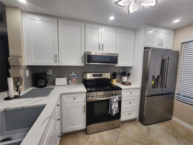 Building Photo - 6361 Bahia Del Mar Blvd S