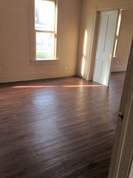 Building Photo - 601 S Fredonia St