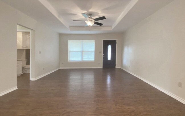 Building Photo - Beautiful 4 bedbroom 2 bath home in McAllen.