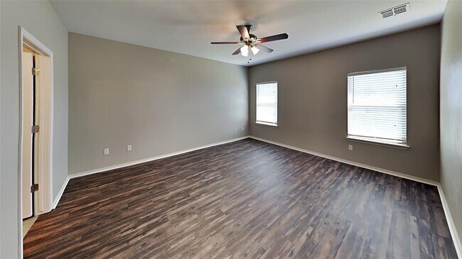 Building Photo - 2208 Mill Creek Way