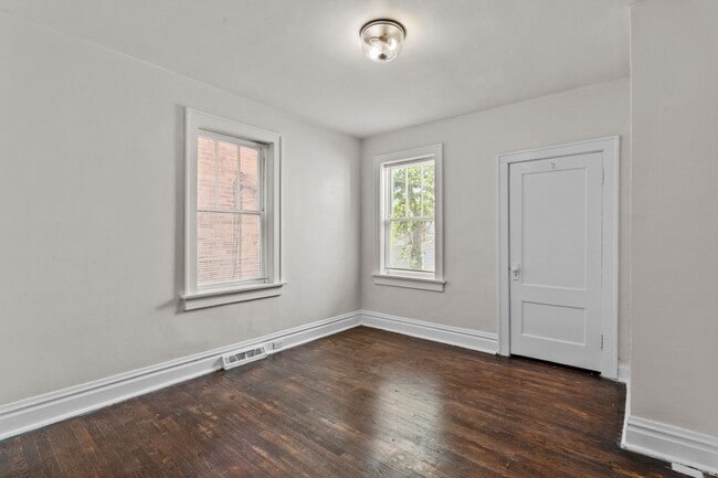 Building Photo - 4460 Russell Blvd