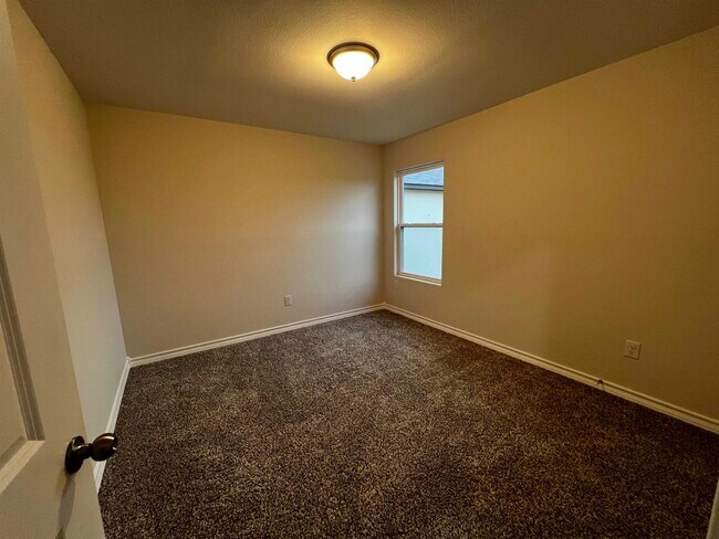 Building Photo - 5626 Encanto Dr