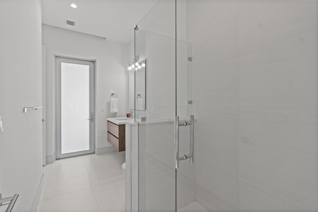 Building Photo - 221 Shore Ct