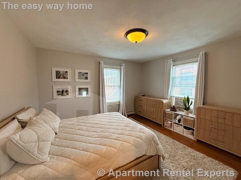 Building Photo - 119 Central St