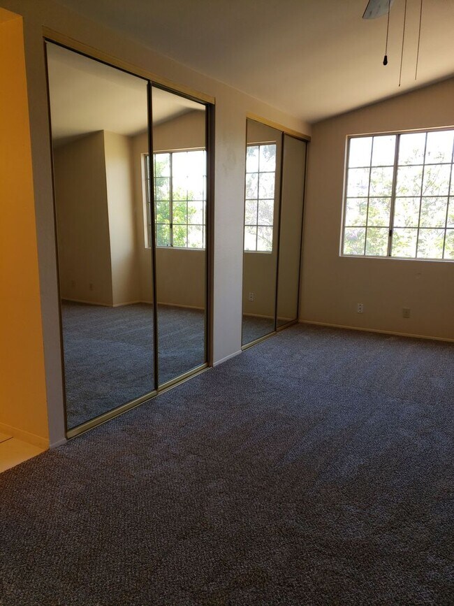 Building Photo - The Bluffs at Fox Run!!! 3BR/2.5BA Rarely ...