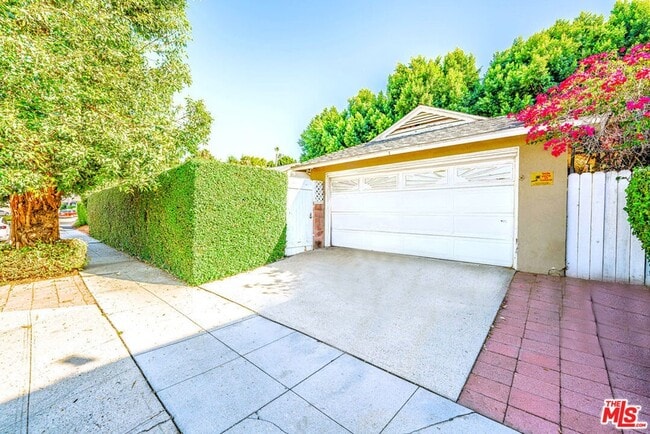 Building Photo - 5353 Don Pio Dr