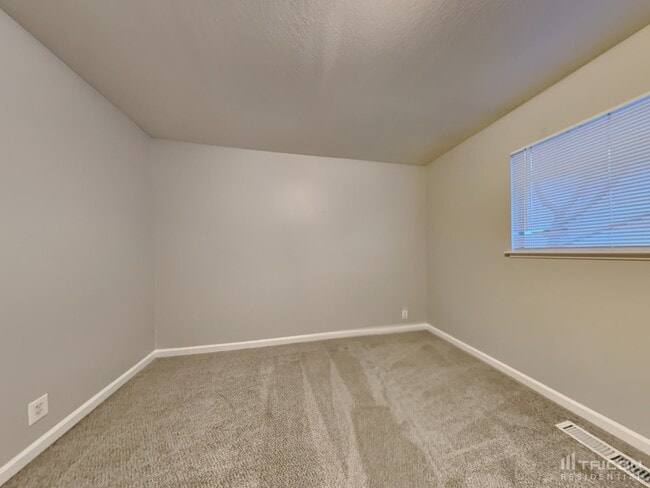 Building Photo - 809 Putnam St