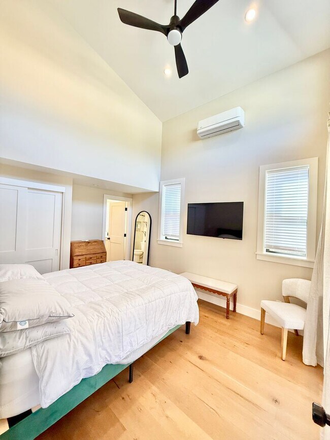 Building Photo - Beautiful Furnished New Construction Calis...