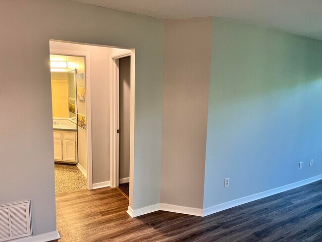 Building Photo - 55 Bay Dr