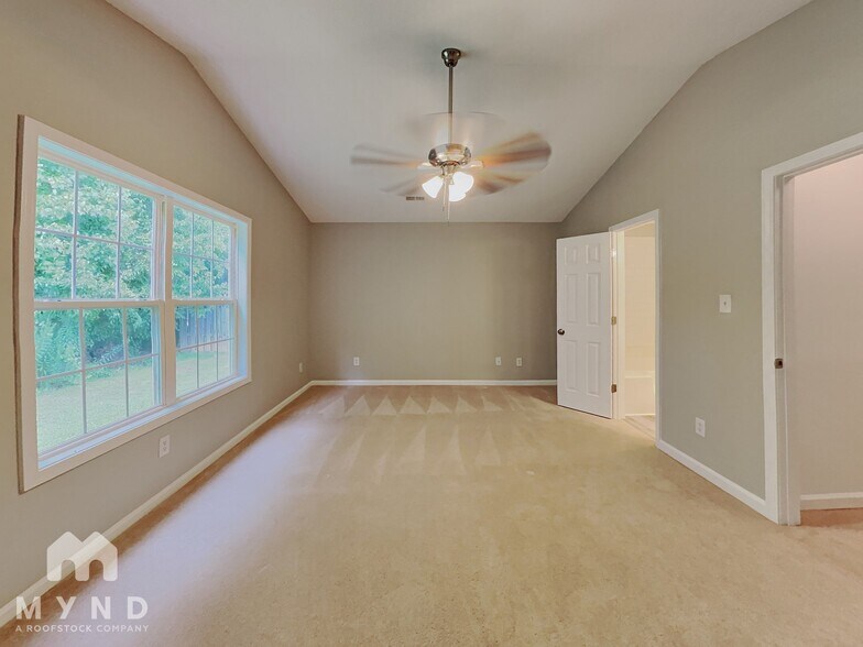 Building Photo - 2443 Hawk Ridge Dr