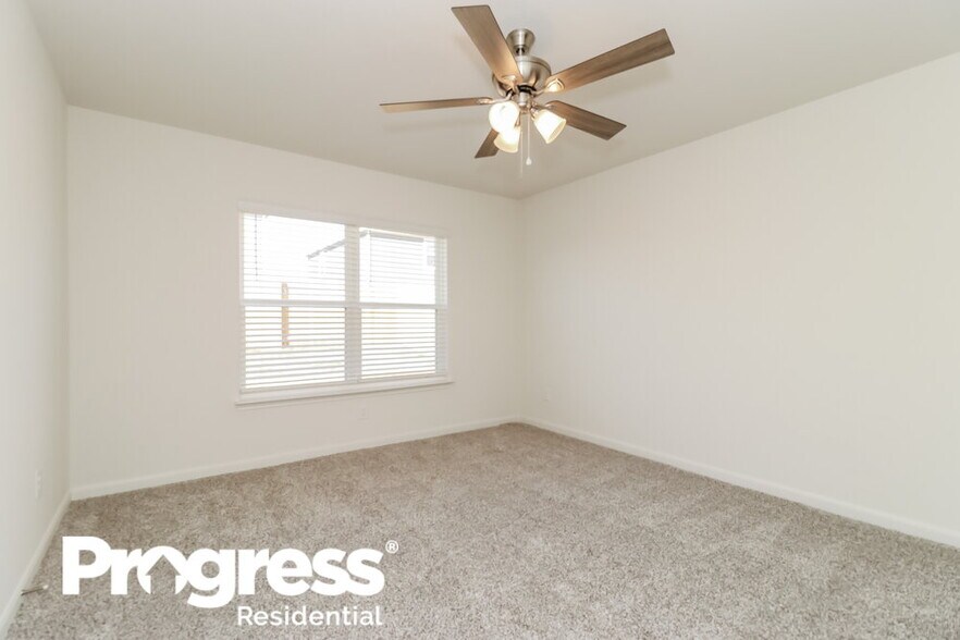 Building Photo - 1313 Woodwinds Dr