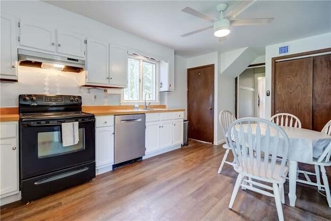 Building Photo - 144 Deerfield Dr