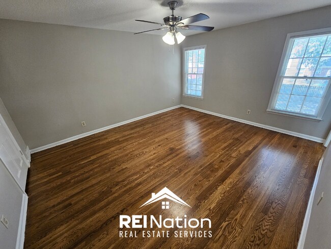 Building Photo - Grand 5BR/3BA East Memphis Estate | 2,603 Sq Ft, Hardwood Floors, Fireplace & Large Yard