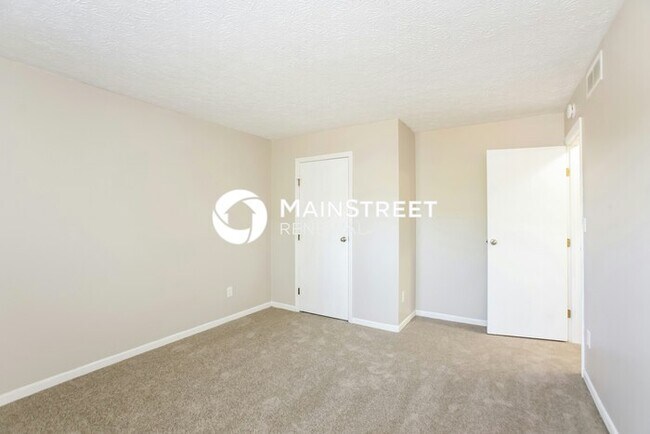 Building Photo - 4 Bedroom Pet-Friendly Home in INDIANAPOLIS, IN with Main Street Renewal