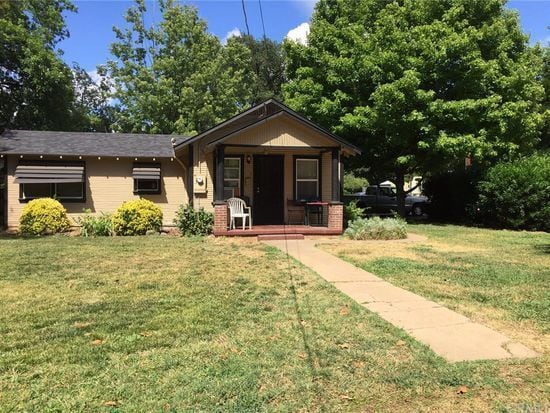 Primary Photo - 3 Bedroom on large corner lot!