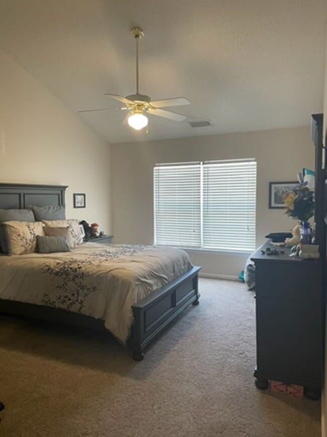 Building Photo - Bristol Commons