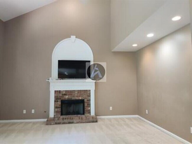 Building Photo - 236 Flagstone Way