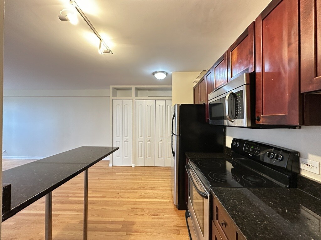 Building Photo - 4180 N Marine Dr