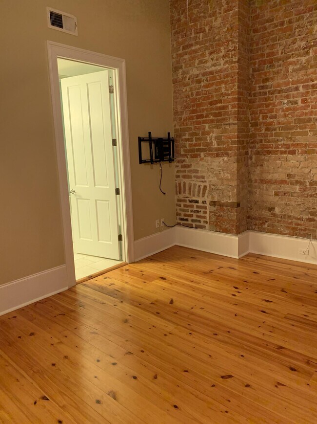 Building Photo - 800 St Charles Ave