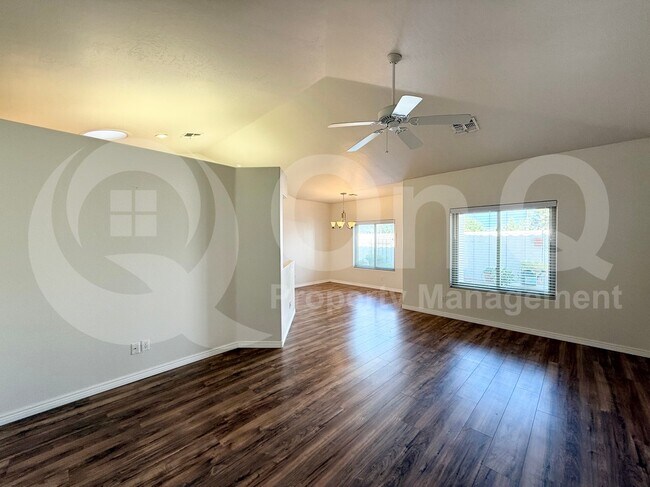 Building Photo - 320 S 70th St