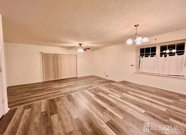 Building Photo - 24 Albury Way